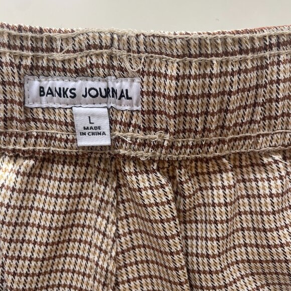 Banks Journal | Pathway Walkshort - Worn Once - Picture 4 of 4
